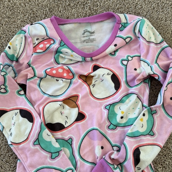 3 sets of Girls pajamas size 10 - Squishmallows and Old Navy Christmas Santa - Picture 3 of 7